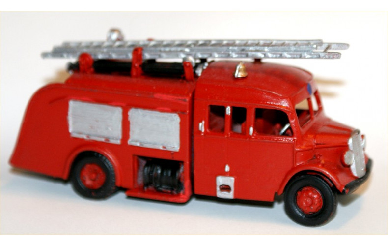 G146p Painted Dodge/Miles Fire Pump 1940's  OO Scale 1:76