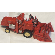 M9p Painted Combine Harvester Massey Ferguson 735 - Bagger O Scale 1:43