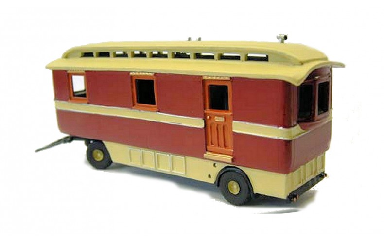 Q7 Trad. 28 foot Showmans Living Van Unpainted Kit OO Scale 1:76 